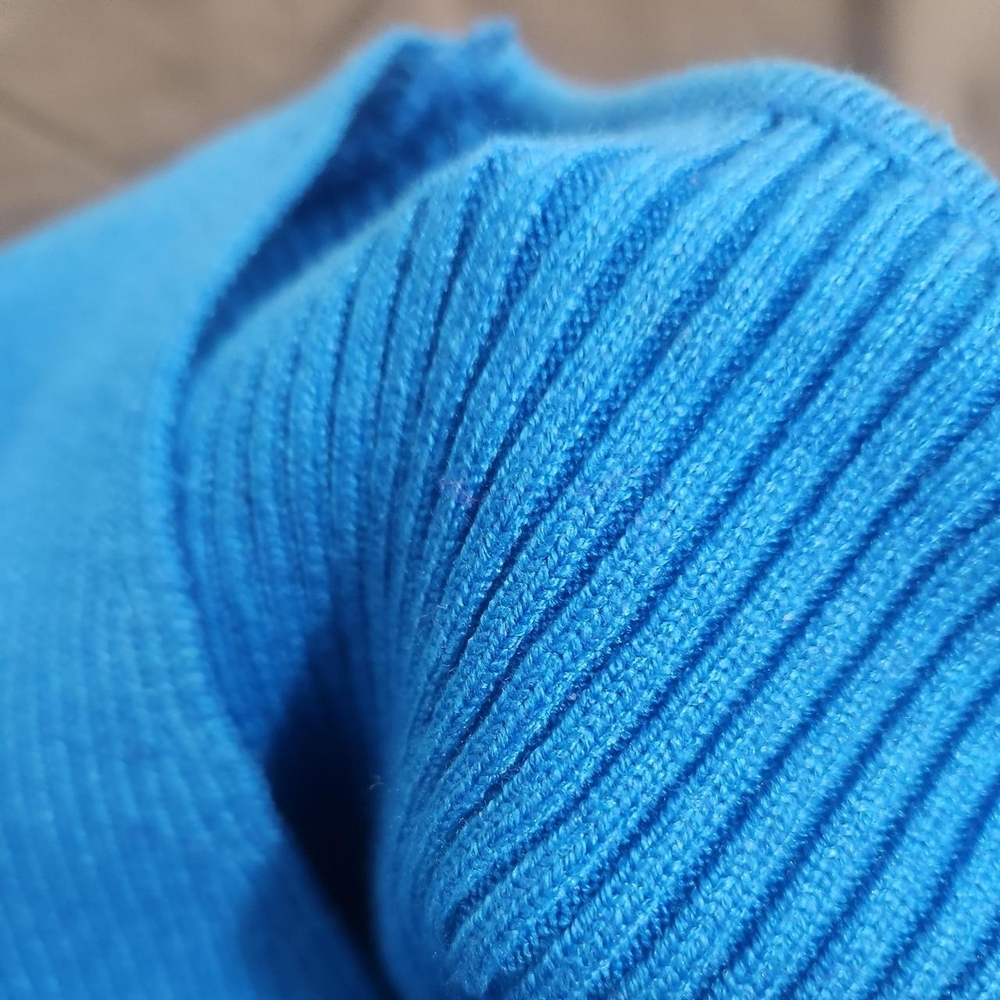 Blue Ribbed V-Neck Button-Up Women's Top - Picture 3 of 3